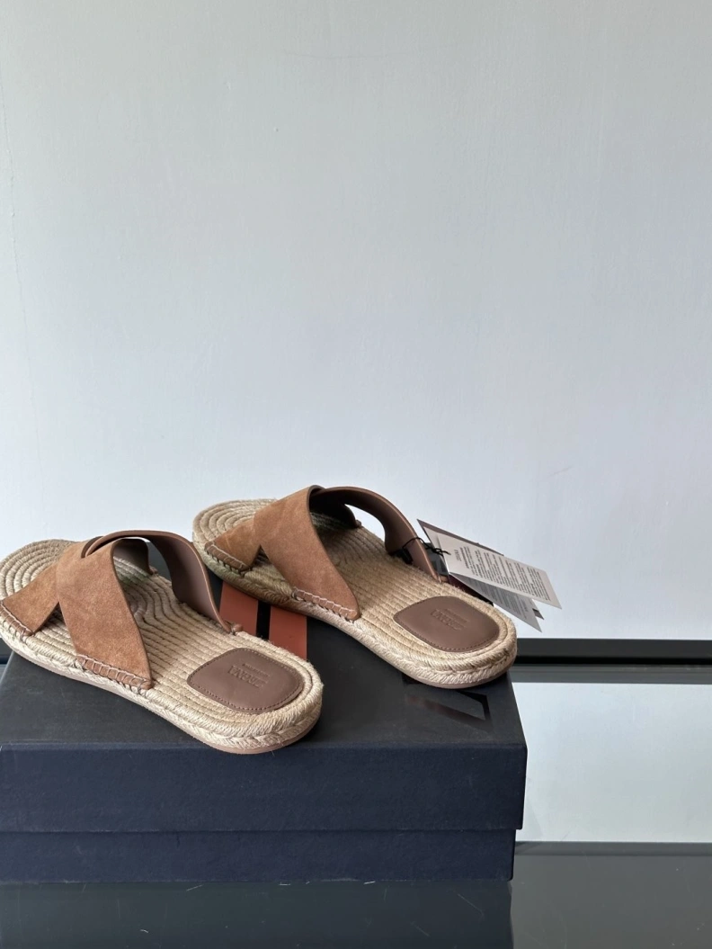 ModernLook Othxr Slippers 211853