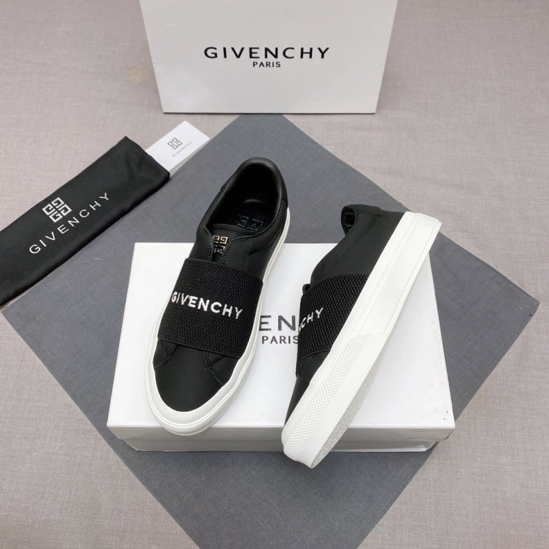 Compact Gxvxnchy Sneakers 152610