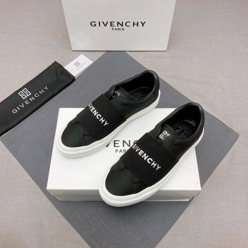 Compact Gxvxnchy Sneakers 152610