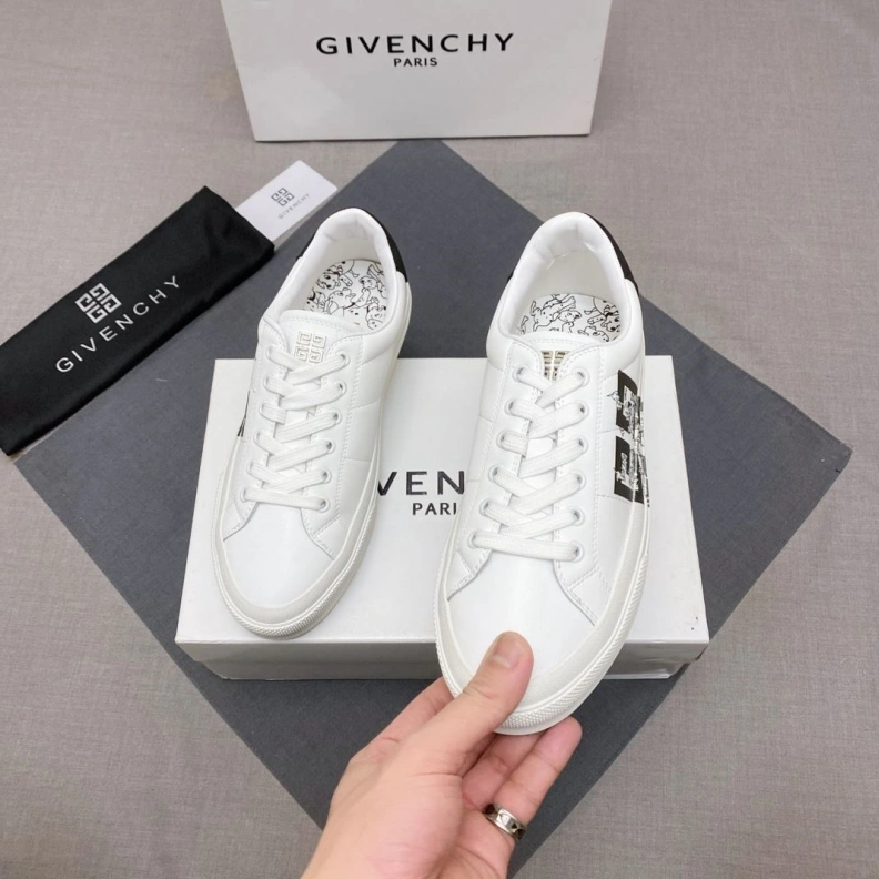 Resilient Gxvxnchy Sneakers 152604