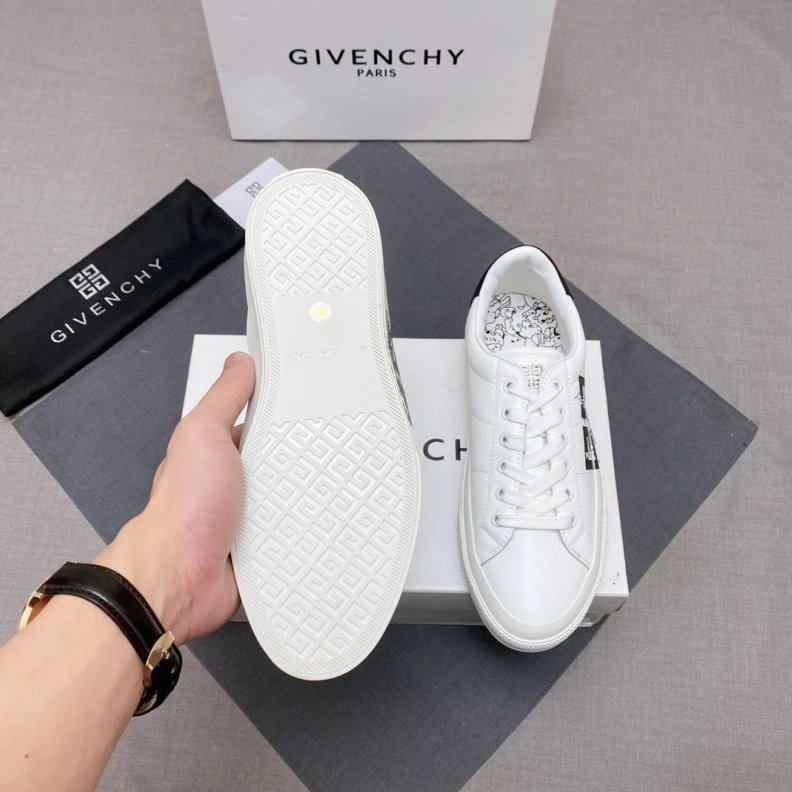 Resilient Gxvxnchy Sneakers 152604