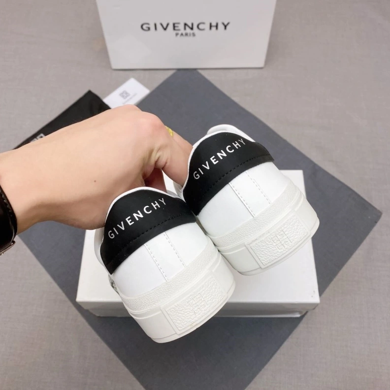 Resilient Gxvxnchy Sneakers 152604