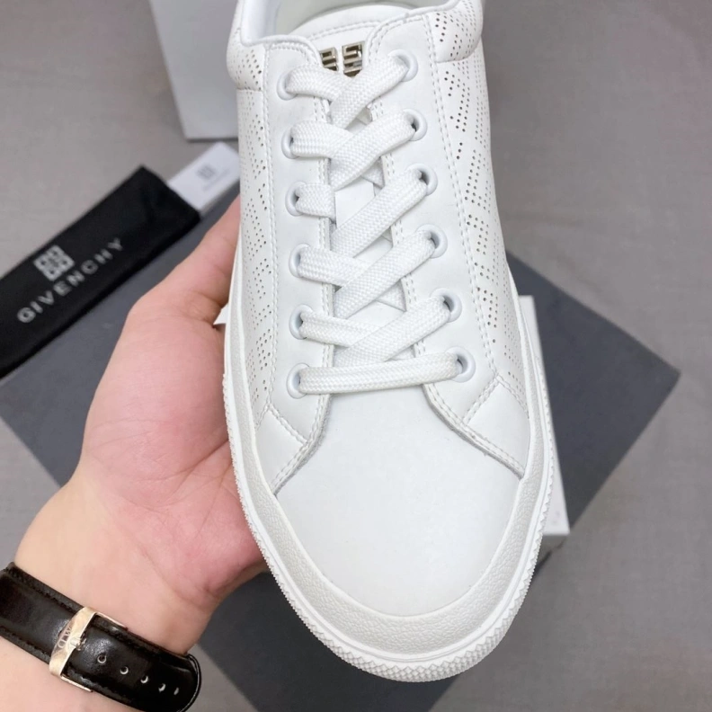 Affordable Gxvxnchy Sneakers 152601