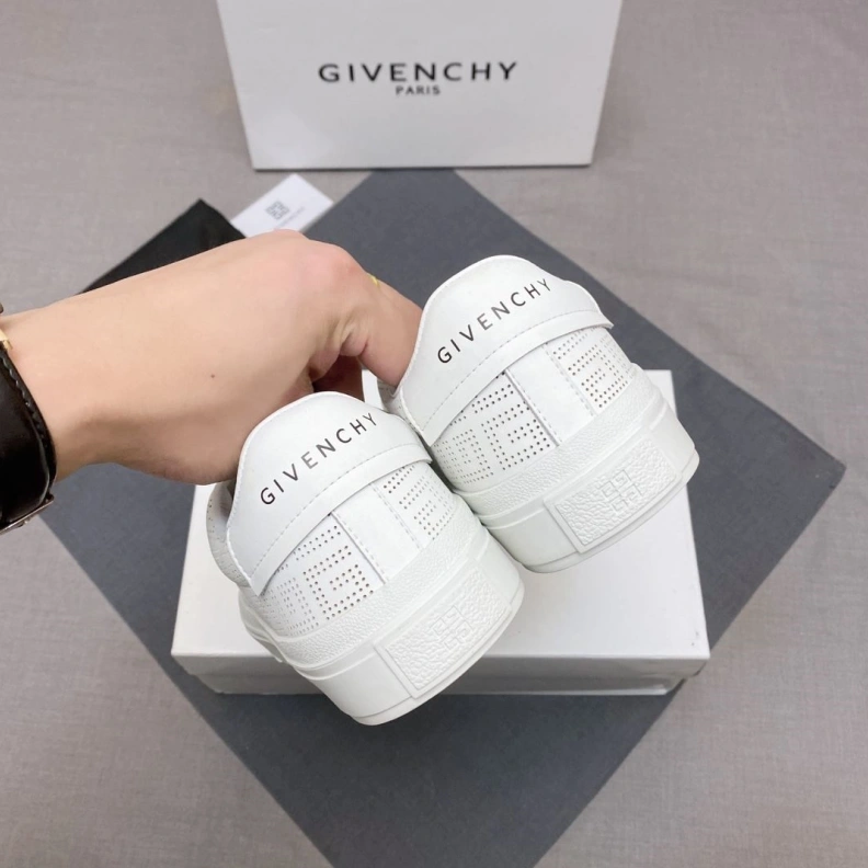 Affordable Gxvxnchy Sneakers 152601