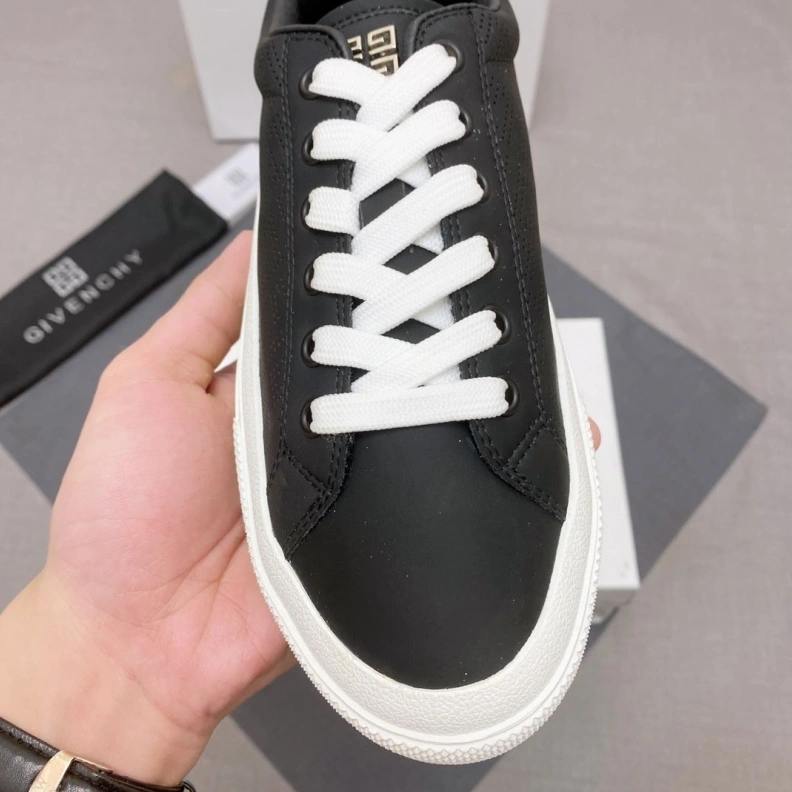 EyeCatching Gxvxnchy Sneakers 152609