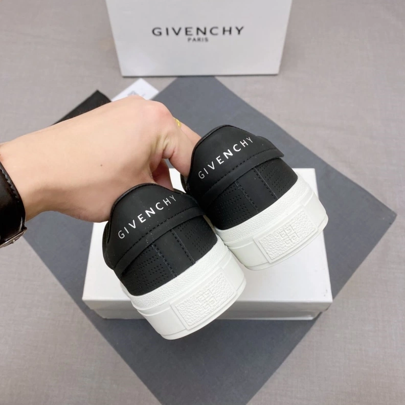 EyeCatching Gxvxnchy Sneakers 152609