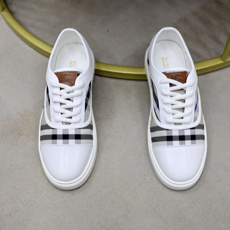 Versatile Bxrbxrry Sneakers 114682