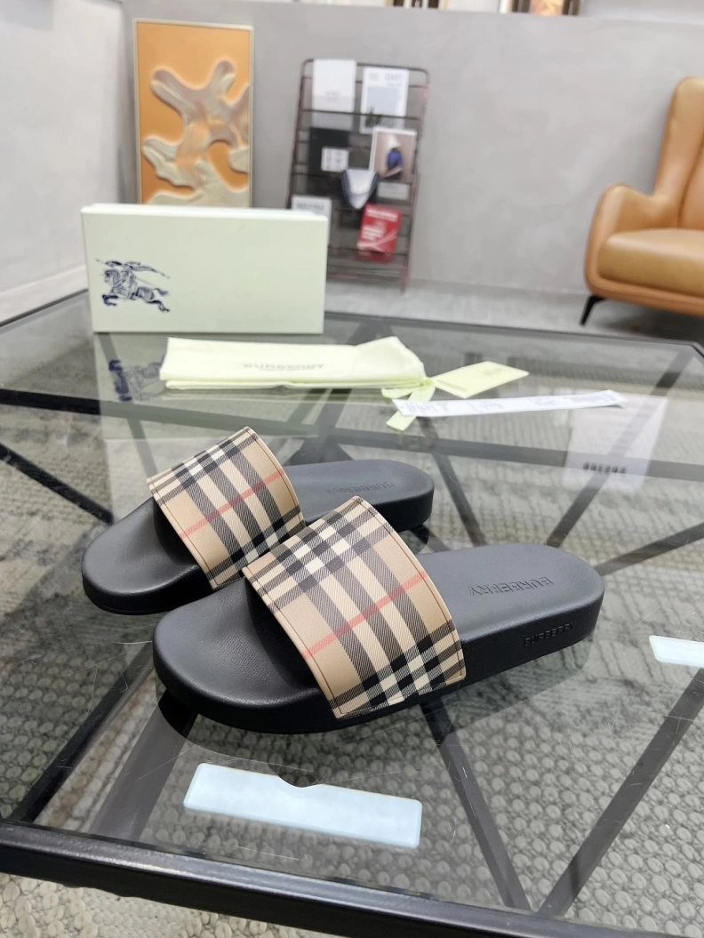 Timeless Bxrbxrry Slippers 114820