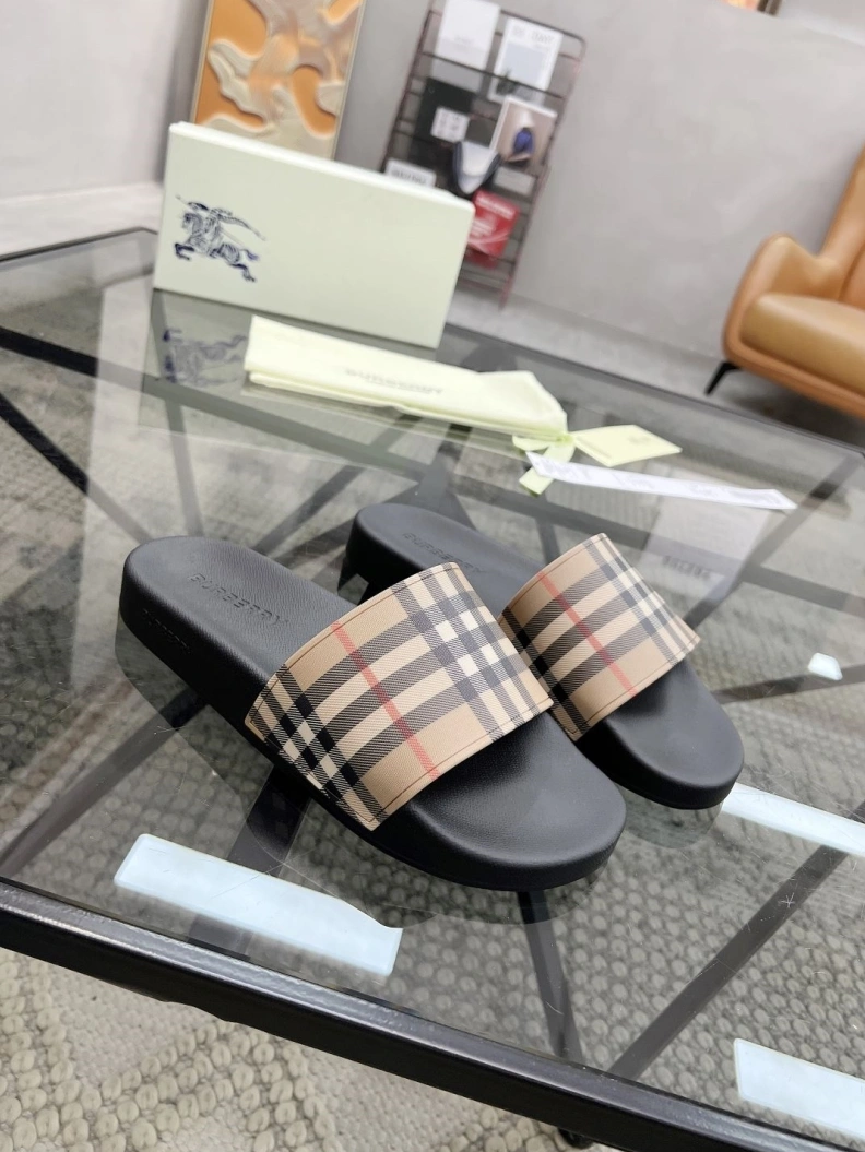 Timeless Bxrbxrry Slippers 114820