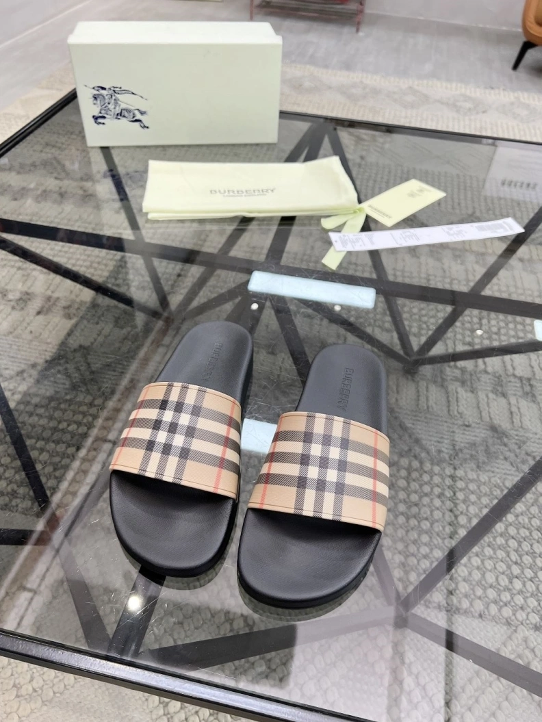 Timeless Bxrbxrry Slippers 114820
