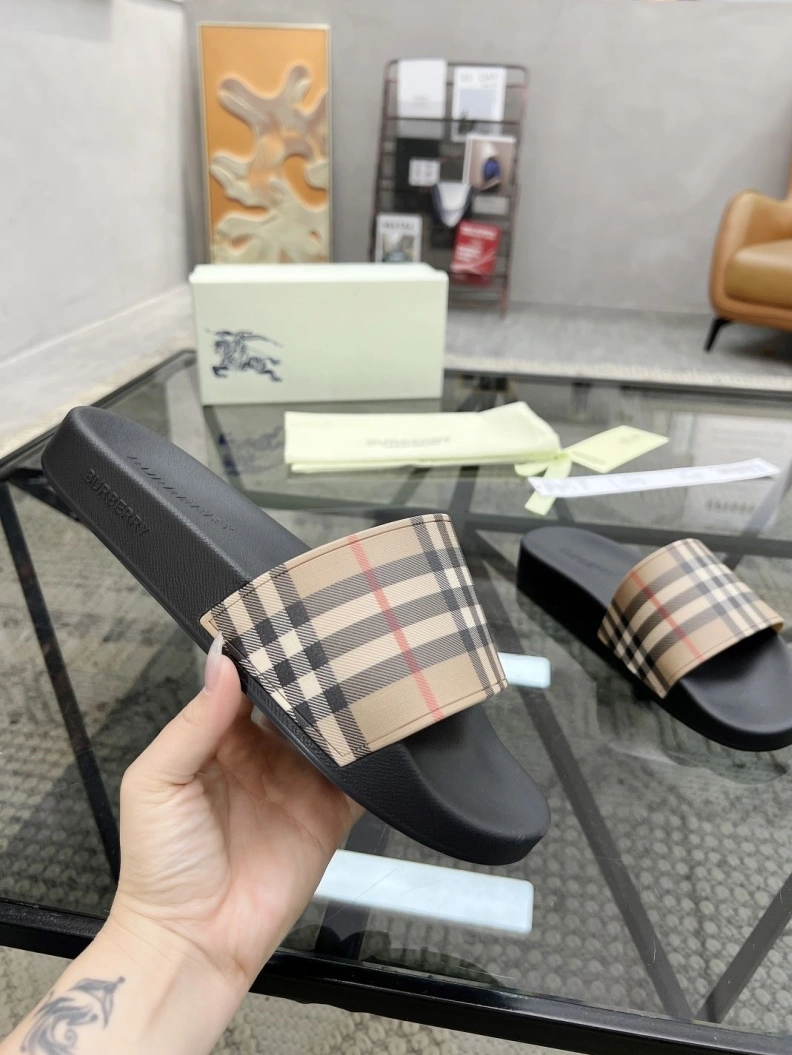 Timeless Bxrbxrry Slippers 114820