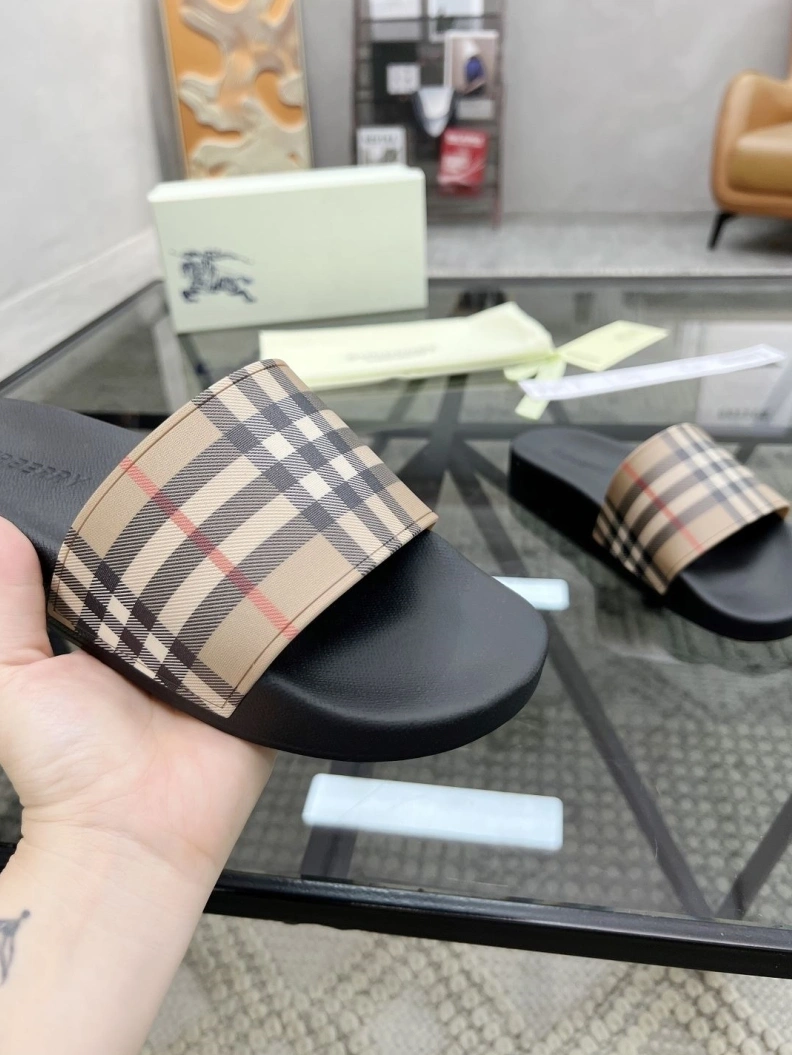 Timeless Bxrbxrry Slippers 114820