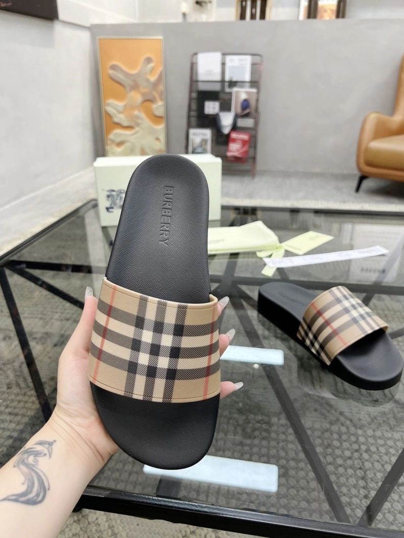 Timeless Bxrbxrry Slippers 114820