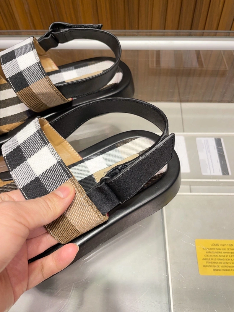 Modern Bxrbxrry Slippers 114810