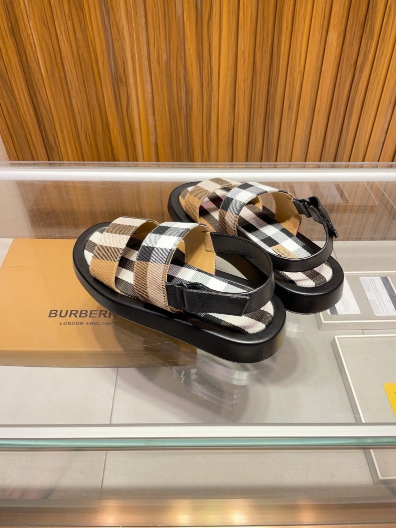Modern Bxrbxrry Slippers 114810