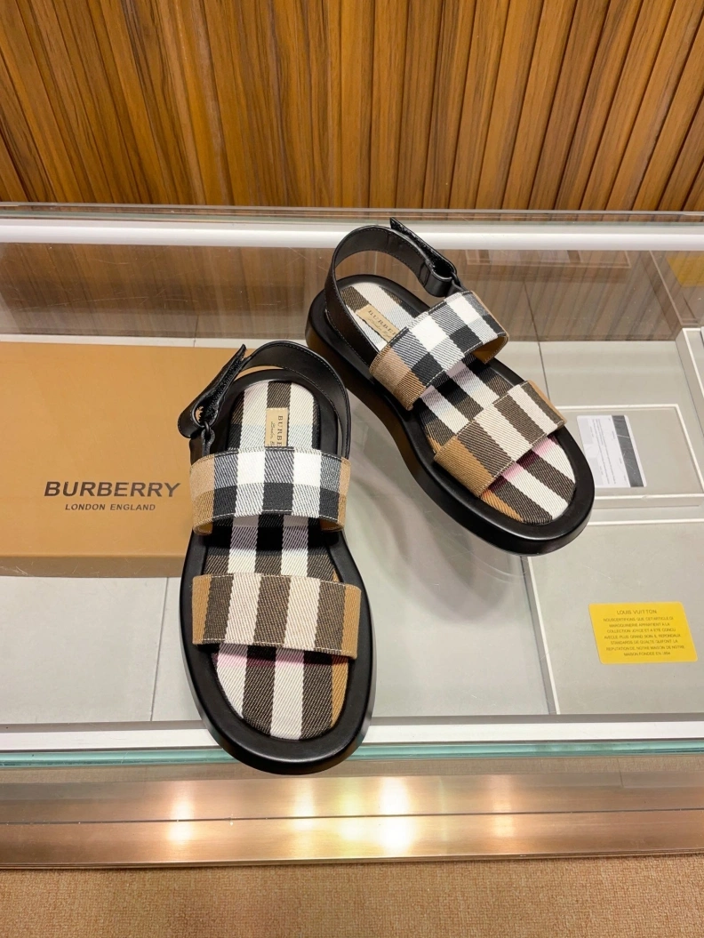 Modern Bxrbxrry Slippers 114810