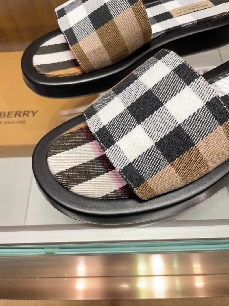Trendy Bxrbxrry Slippers 114808