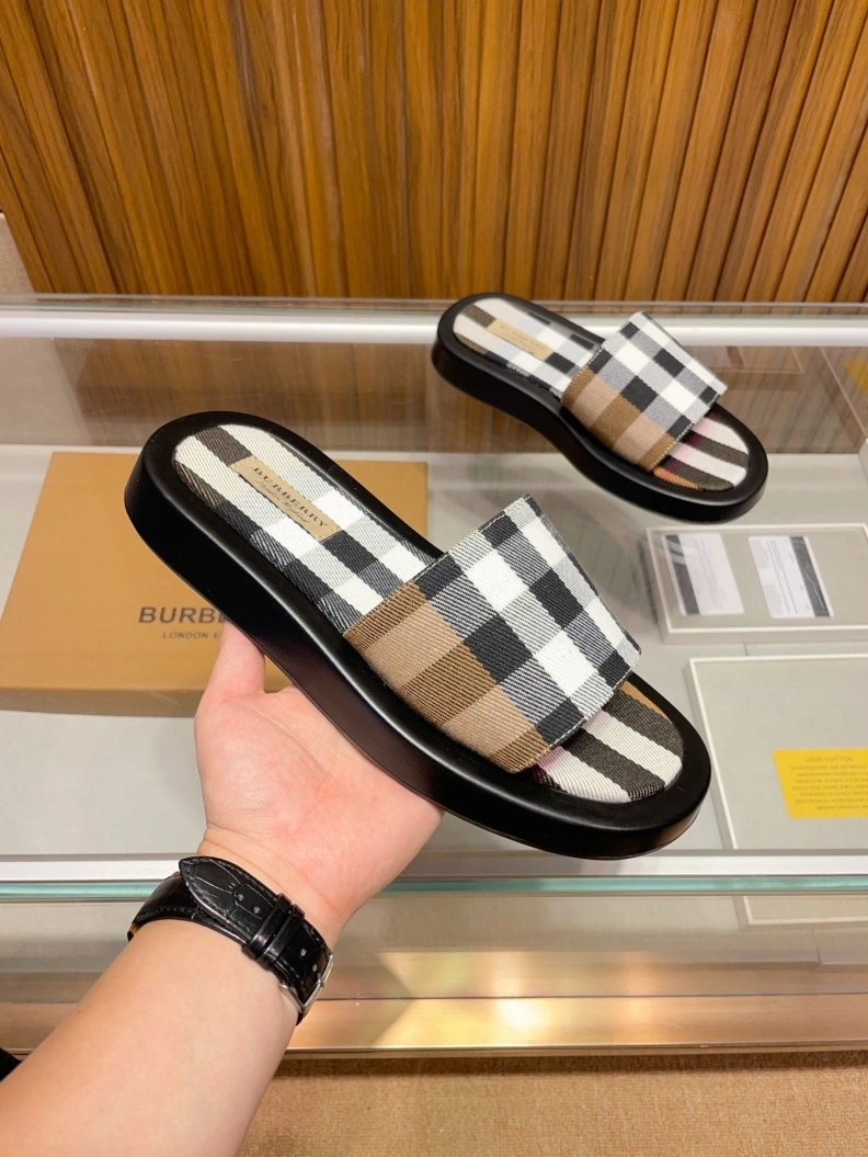 Trendy Bxrbxrry Slippers 114808