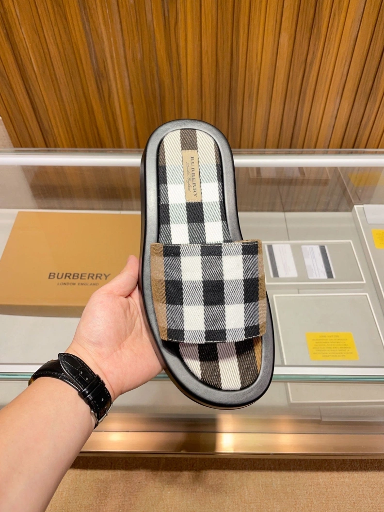 Trendy Bxrbxrry Slippers 114808