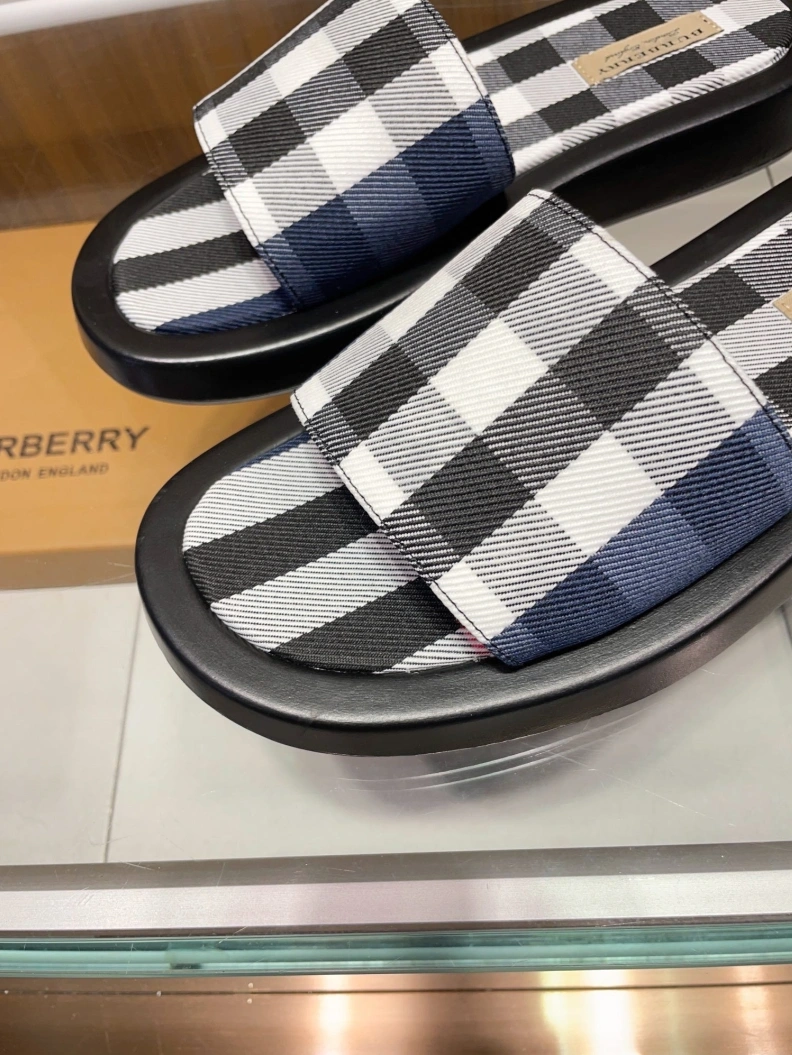 Unique Bxrbxrry Slippers 114804