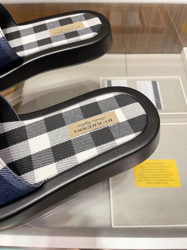 Unique Bxrbxrry Slippers 114804