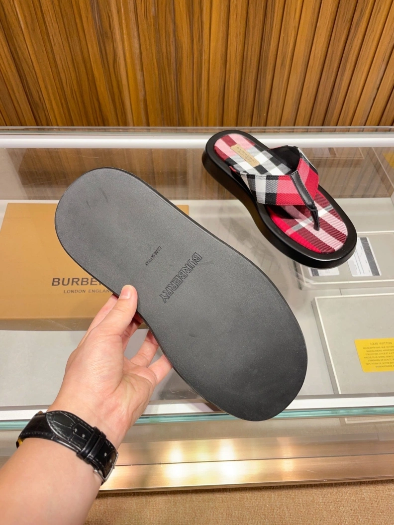 Comfortable Bxrbxrry Slippers 114783