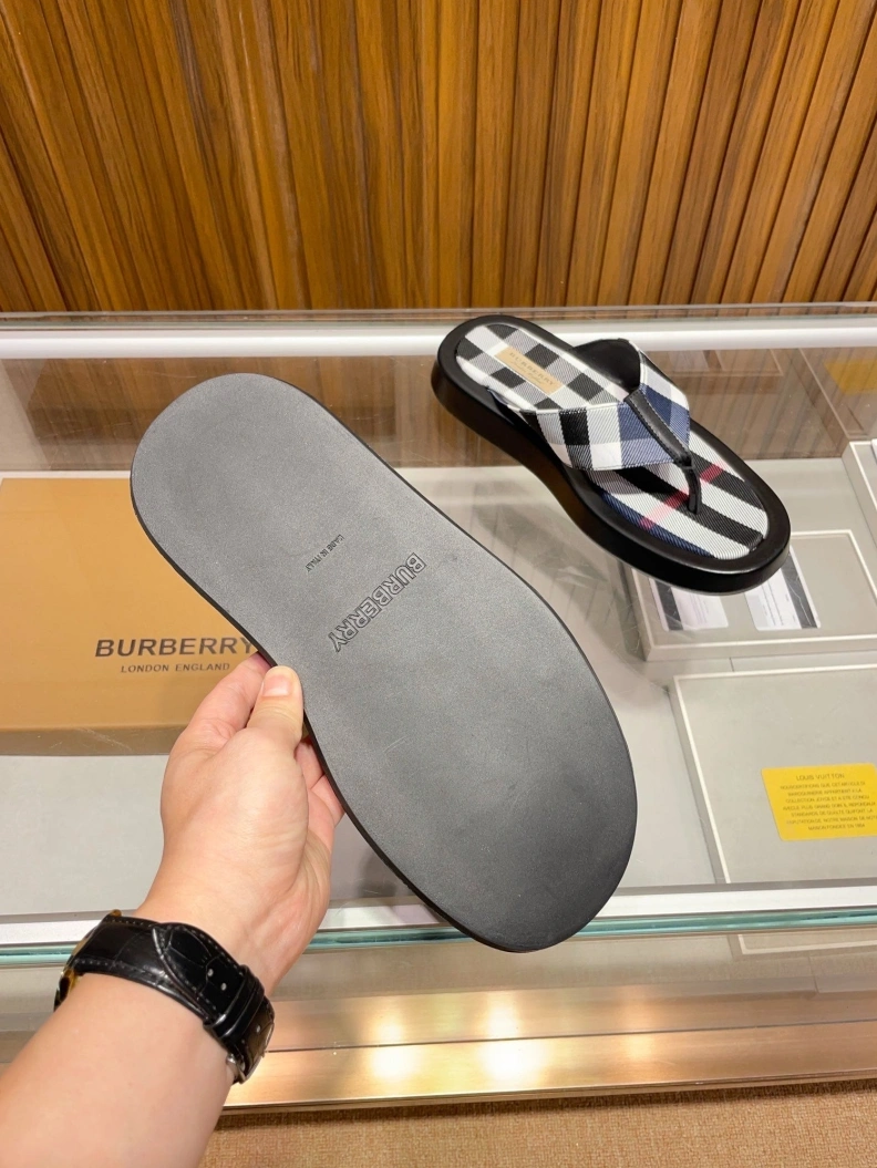 Refined Bxrbxrry Slippers 114800