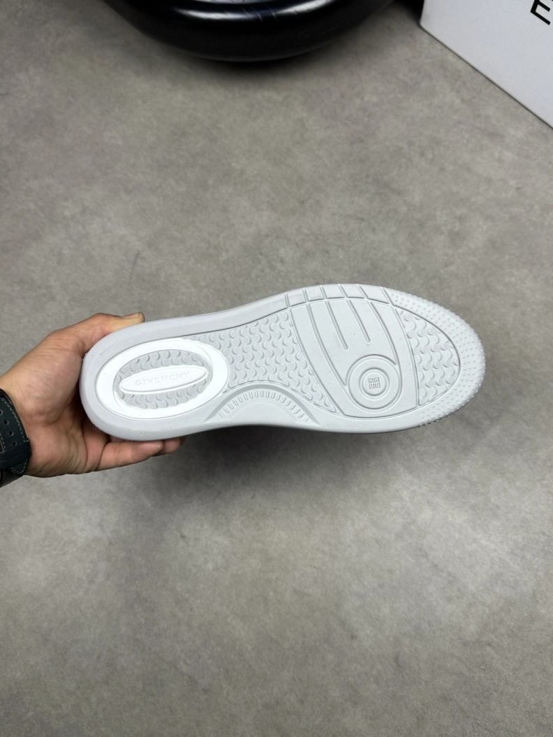 Comfortable Gxvxnchy Sneakers 152592