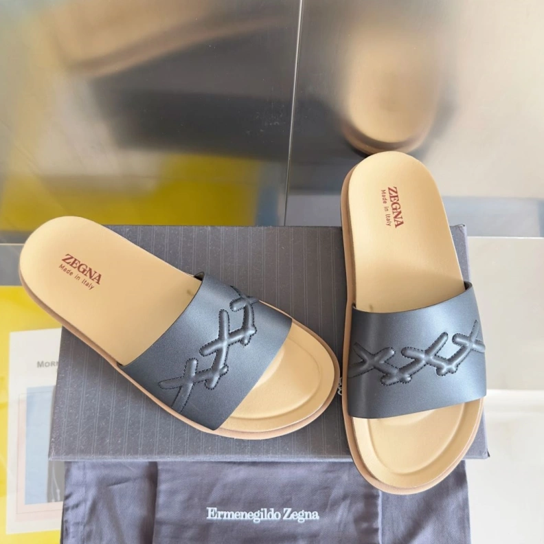 WellDesigned Othxr Slippers 211824