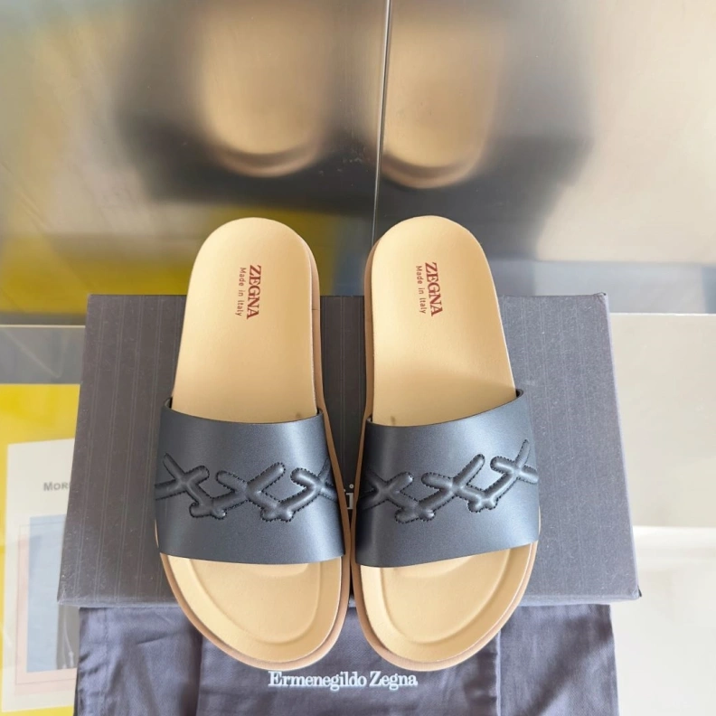 WellDesigned Othxr Slippers 211824