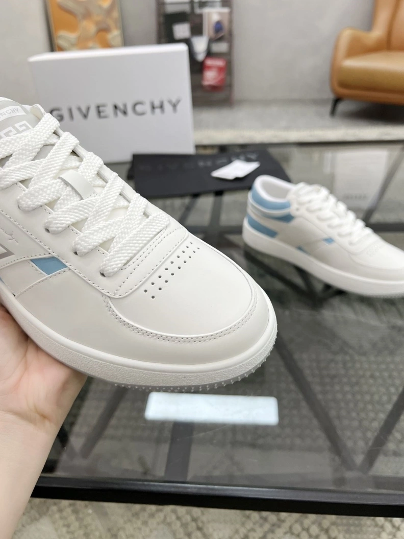 Vibrant Gxvxnchy Sneakers 152587