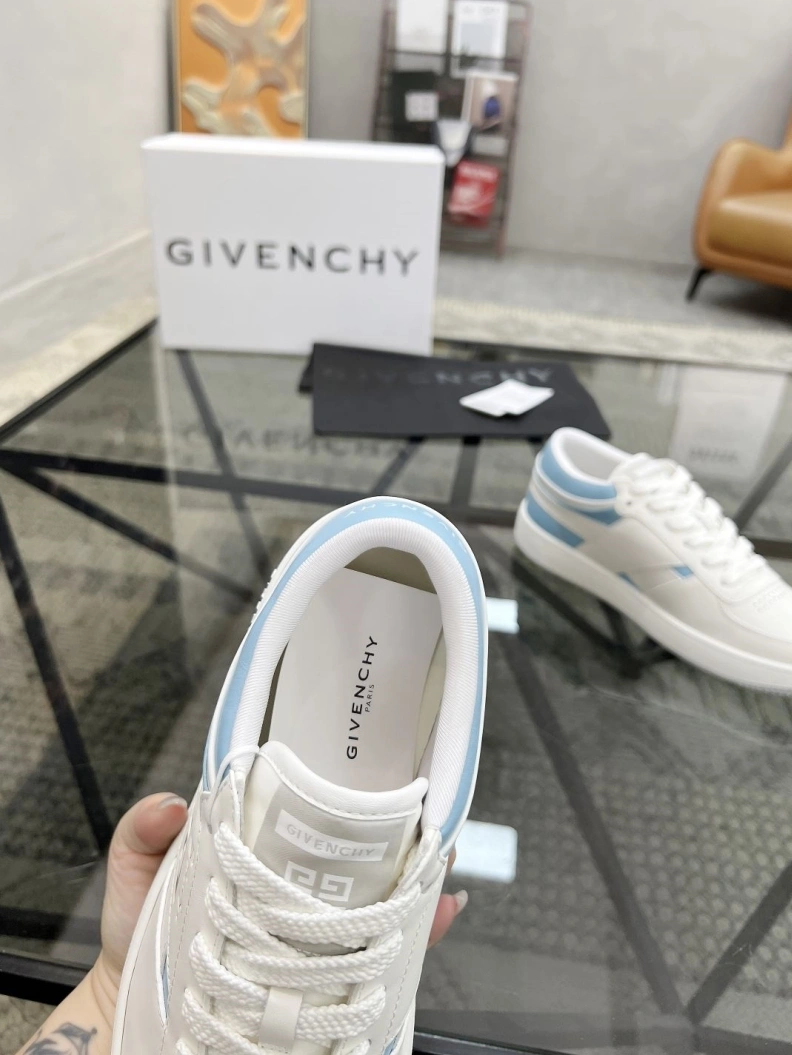 Vibrant Gxvxnchy Sneakers 152587