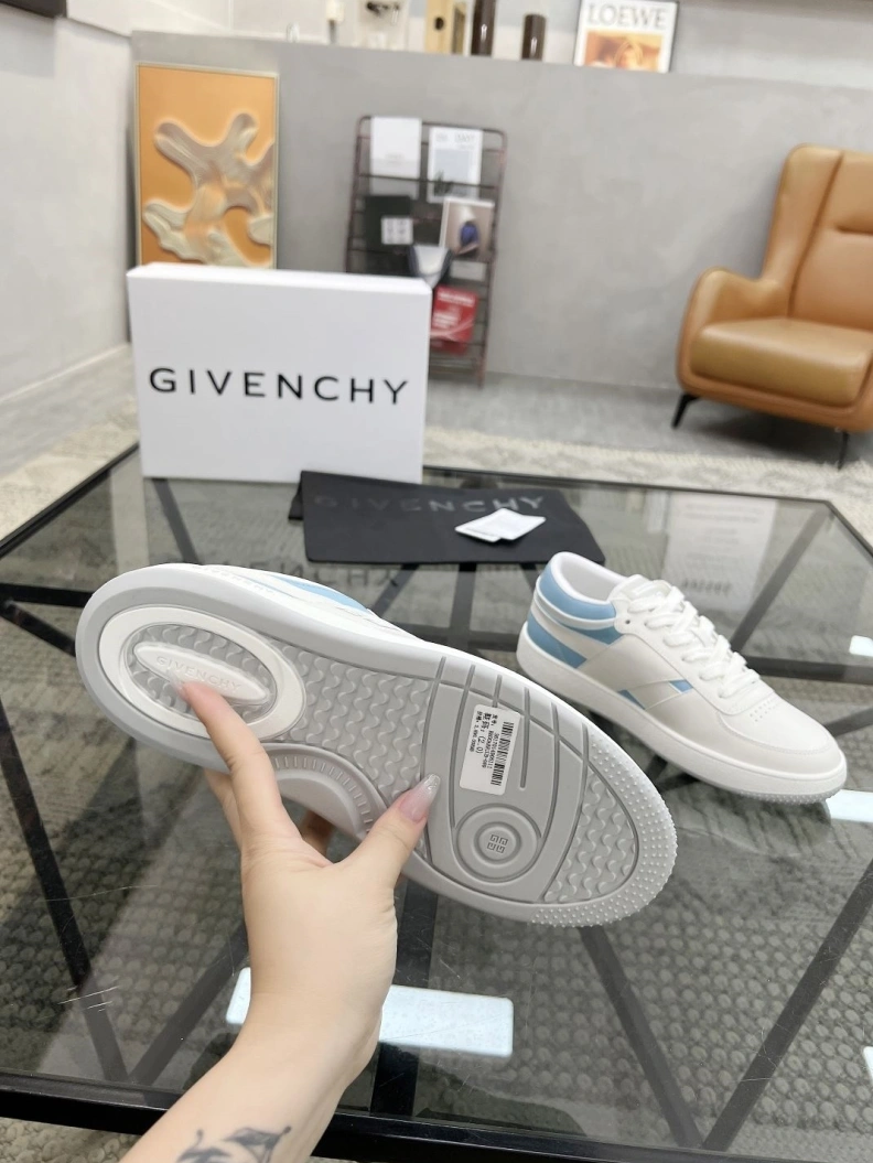 Vibrant Gxvxnchy Sneakers 152587