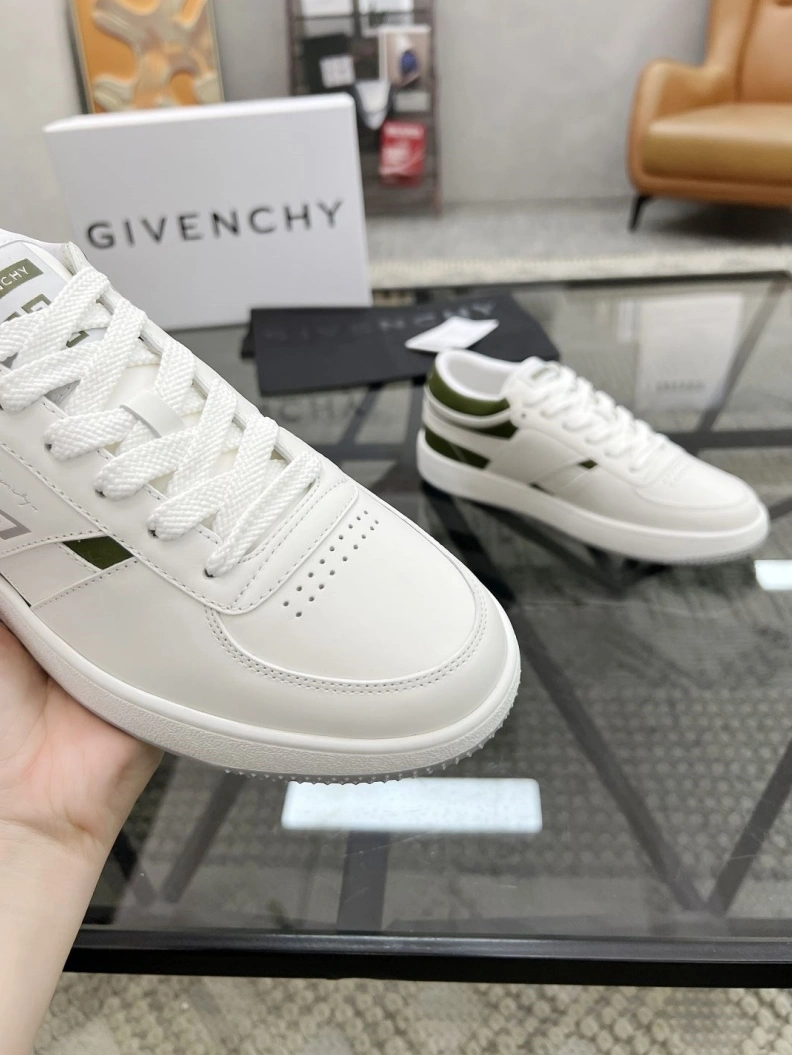 Affordable Gxvxnchy Sneakers 152586