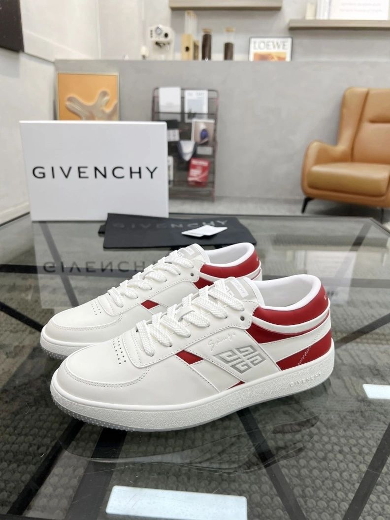 Compact Gxvxnchy Sneakers 152585