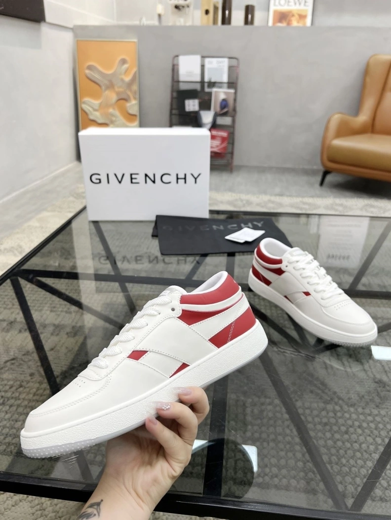 Compact Gxvxnchy Sneakers 152585