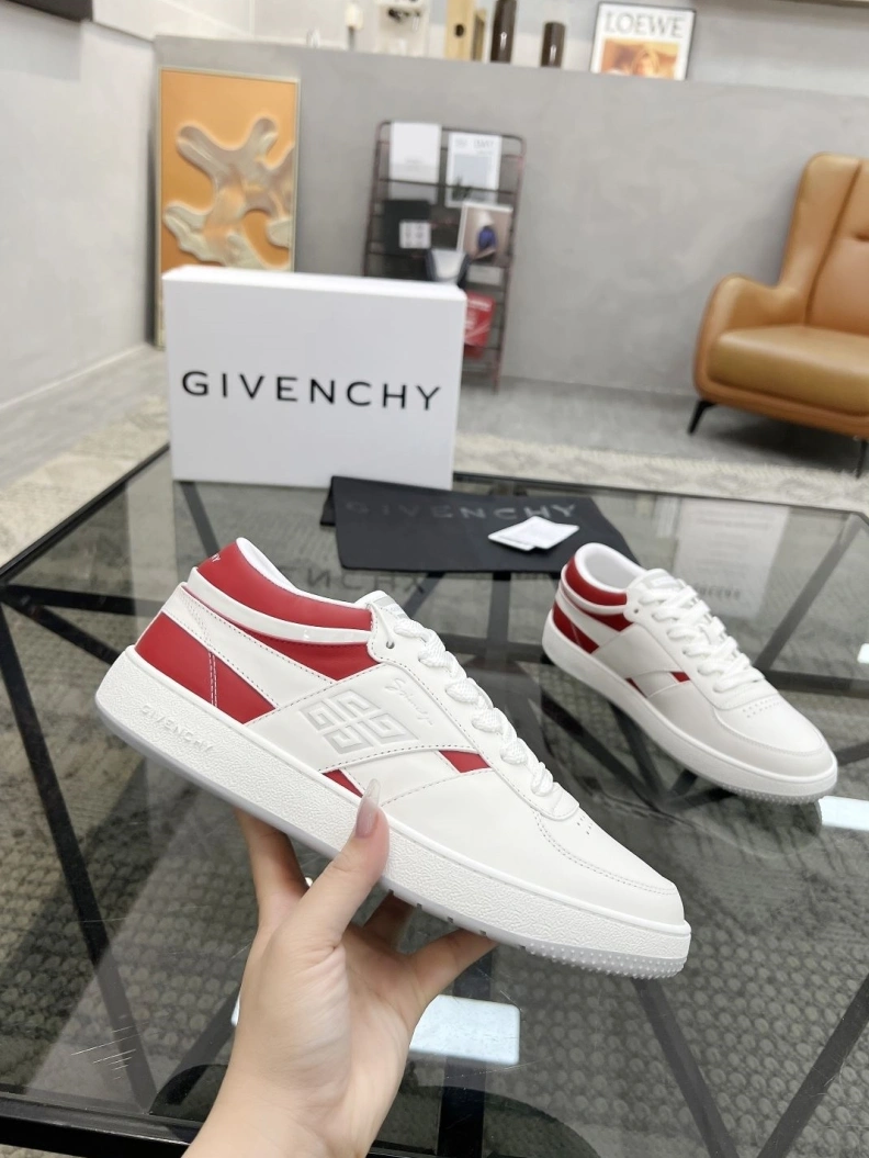 Compact Gxvxnchy Sneakers 152585