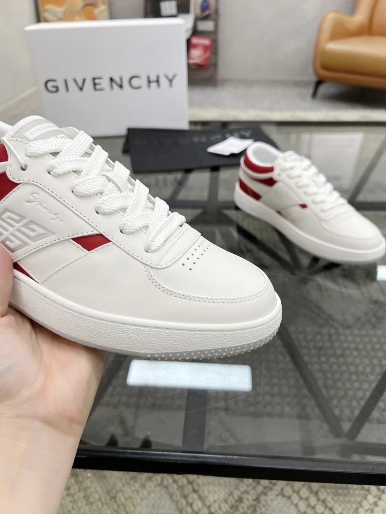 Compact Gxvxnchy Sneakers 152585