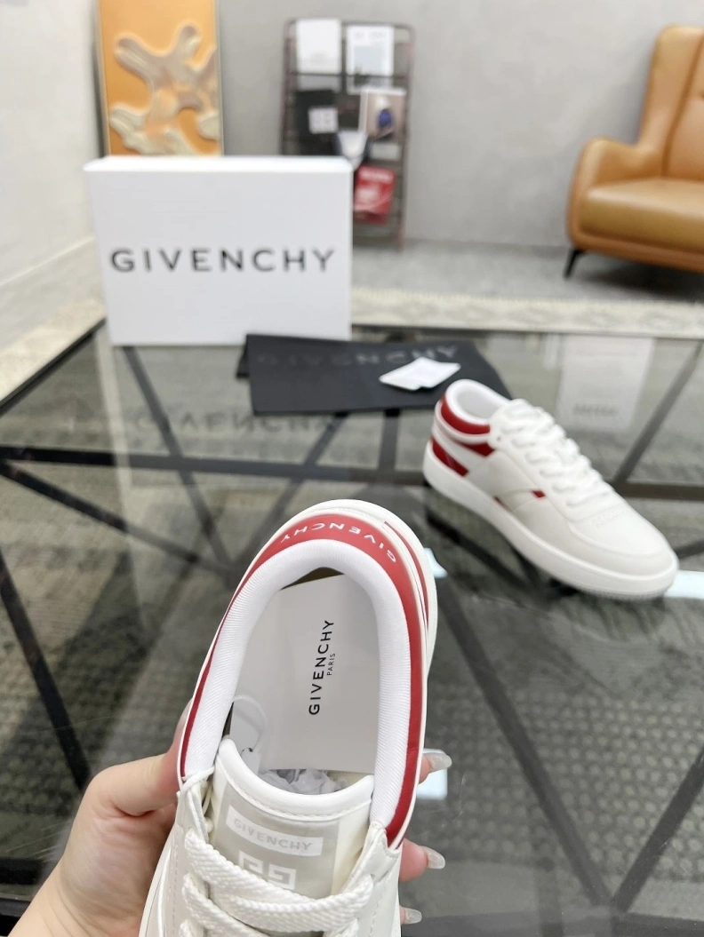 Compact Gxvxnchy Sneakers 152585