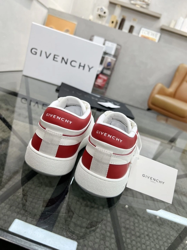 Compact Gxvxnchy Sneakers 152585