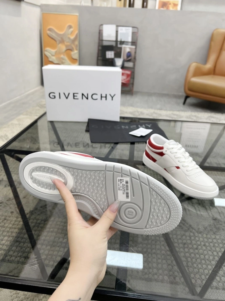 Compact Gxvxnchy Sneakers 152585