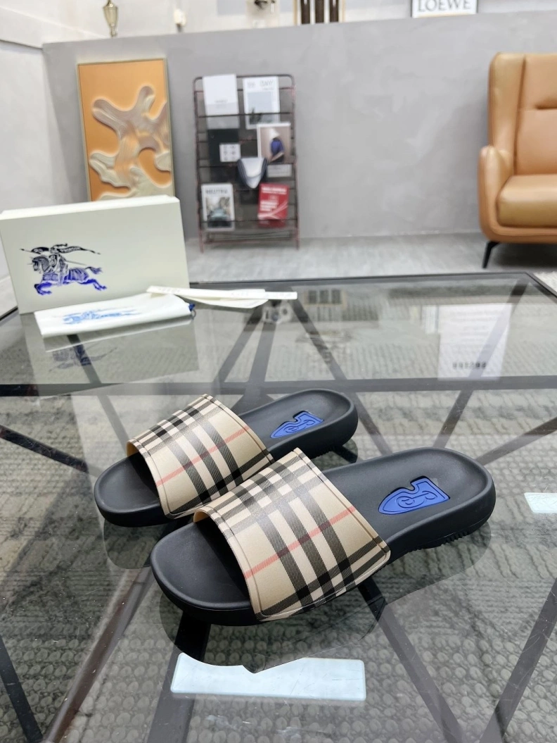 Comfortable Bxrbxrry Slippers 114797