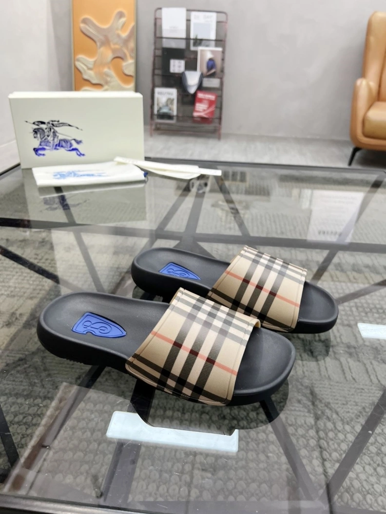 Comfortable Bxrbxrry Slippers 114797