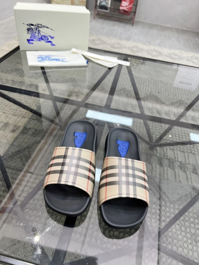 Comfortable Bxrbxrry Slippers 114797