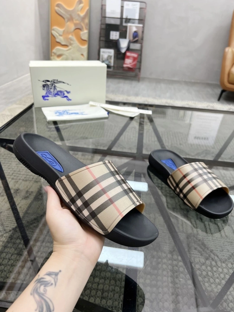 Comfortable Bxrbxrry Slippers 114797