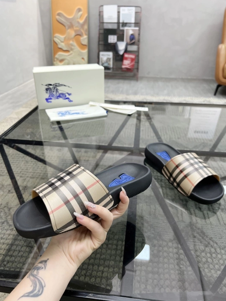Comfortable Bxrbxrry Slippers 114797