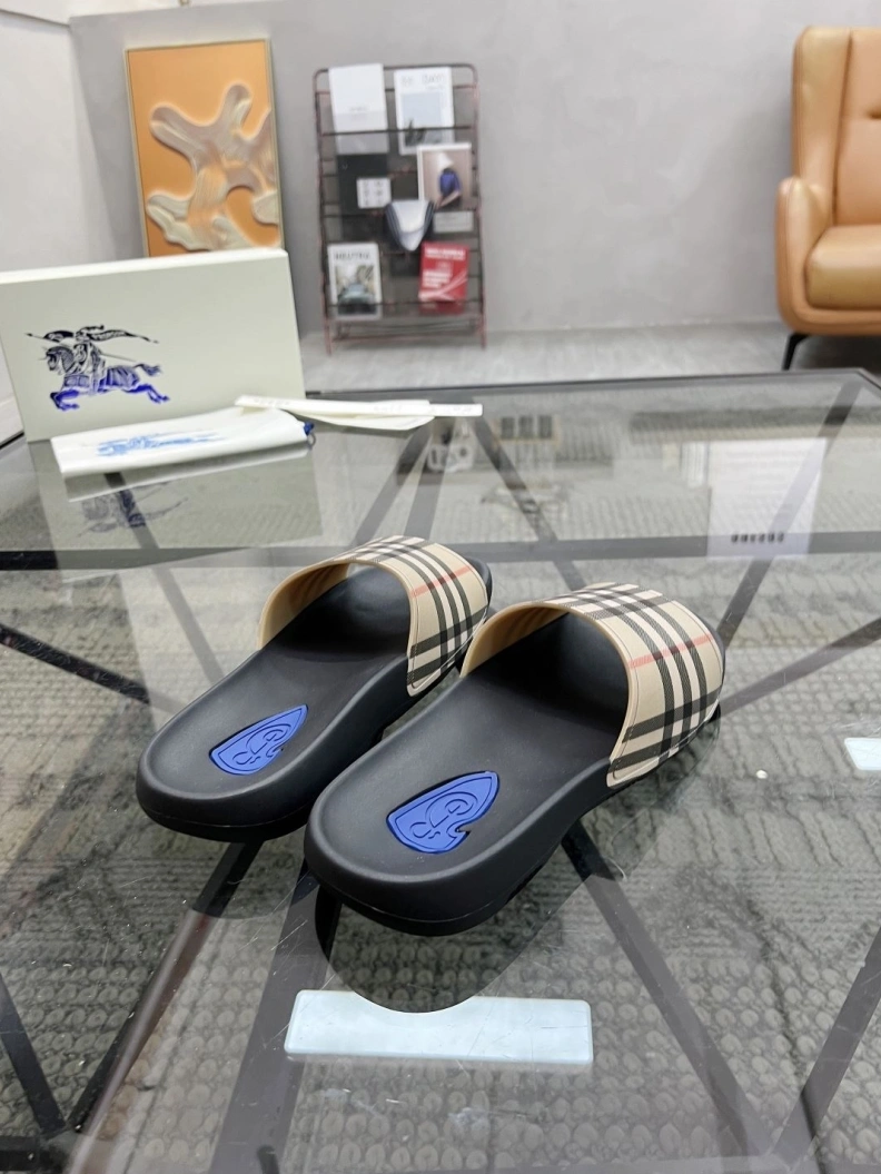 Comfortable Bxrbxrry Slippers 114797