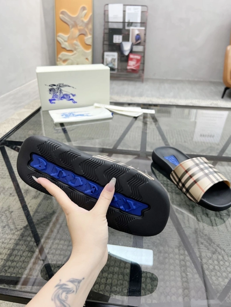 Comfortable Bxrbxrry Slippers 114797