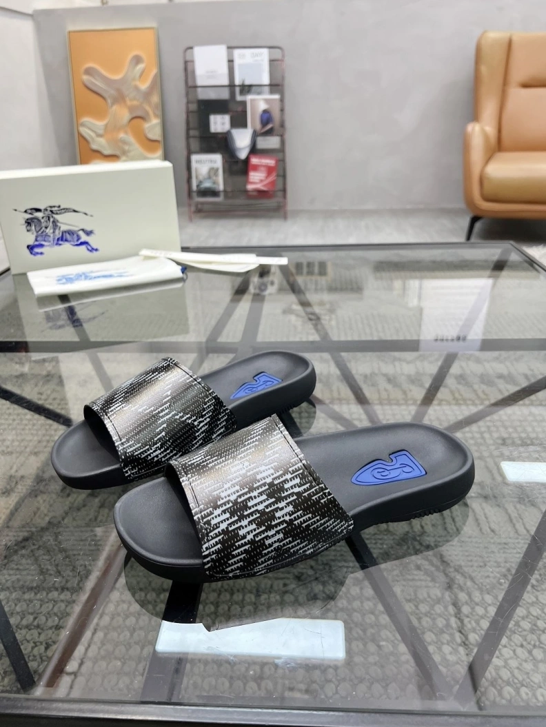 Fashionable Bxrbxrry Slippers 114803