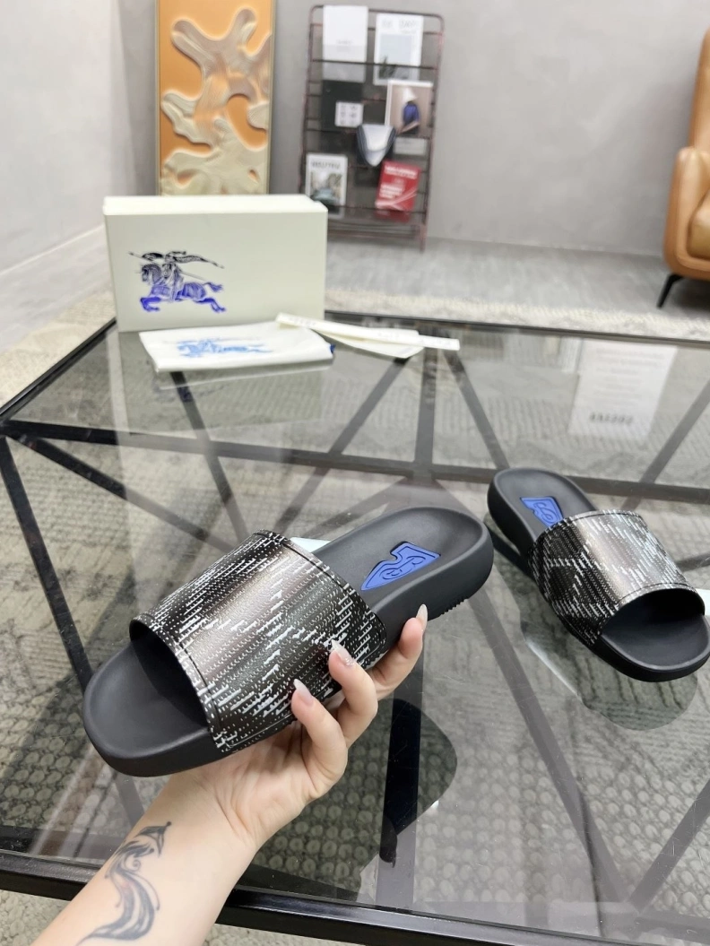 Fashionable Bxrbxrry Slippers 114803